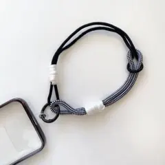 スマホストラップ　ハンドストラップ　パラコード　ハンドメイド　黒　シンプル