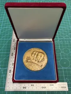 は*ぜ様 ◇FINE SILVER アポロ月面着陸25周年記念 純銀メダル 1o ◇FINE SILVER アポロ月面着陸25周年記念 純銀メダル 1oz♪ - メルカリ