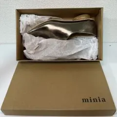美品 minia スクエアトゥ 変形ウッドヒール パンプス メタリック Sサイズのサムネイル
