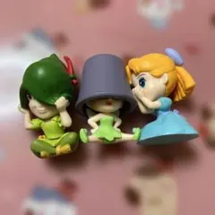 ディズニー かくれんぼフィギュア ピーターパン　ティンカー・ベル　ウェンディ