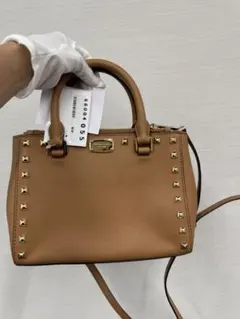 Michael kors ベージュ スタッズ ショルダーバッグ