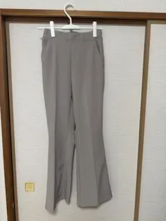 GU フレアパンツ ベージュ　 Mサイズ　221-336300