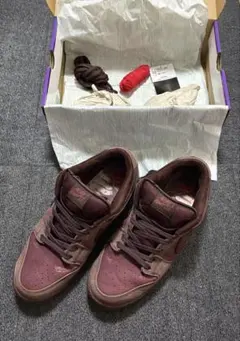 NIKE SB DUNK LOW City Of Love バーガンディ