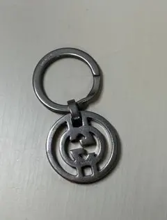 Gucci シルバー ロゴ キーホルダー