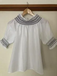 Discoat   レディース　オフショルダー　刺繍入り2wayトップス