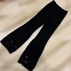 プリーツプリーズ　フリンジ付きブラックフレアパンツ