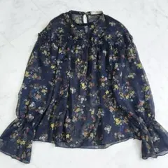 ショコラフィネローブ　花柄シフォンブラウス　ネイビー　キャンディースリーブ