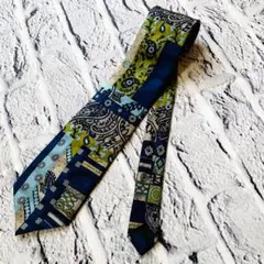 VALENTINO ネクタイ 総柄　イタリア 青系　ペイズリー柄　パッチワーク風のサムネイル