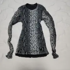 【美品】ヨシユキコニシ　プリーツカットソー　黒　グラデーション　ストレッチ　総柄 美品】ヨシユキコニシ プリーツカットソー 黒 グラデーション
