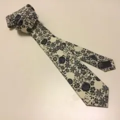 花柄 ネクタイ クリーム色とネイビー