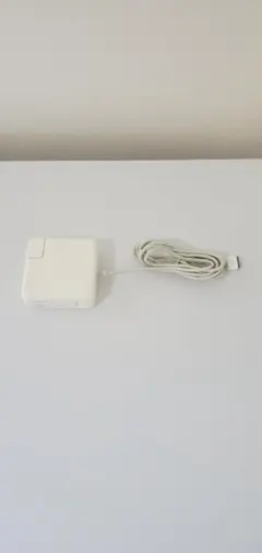 Macbook Pro用、60W MagSafe Power Adapter
