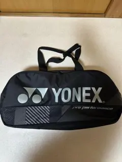 (YONEX）のテニス・バドミントン用のトーナメントバッグ