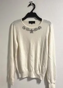 UNTITLED アンタイトル ビジュー付きニット　襟ビジューニット