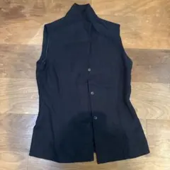 黒 ノーカラー ベスト ボタン付き