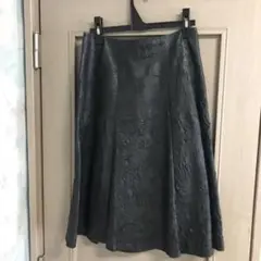 アルチザン　スカート　黒　羊革？　型押し　シワ加工　Mサイズのサムネイル