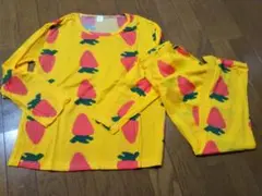 タイムセール！新品【激カワ】イチゴ総柄長袖パジャマ 上下セット薄手部屋着