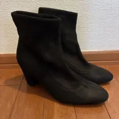 ブラックスエードブーティ ヒール7cm