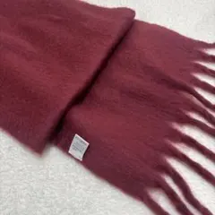 INGNIのワインレッドカラーのマフラー