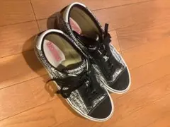VISIONスニーカー