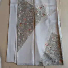 訪問着、薄いグレー、露芝花文様、一部シュシュウ。身丈160㎝、ゆき66㎝