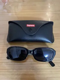 Supreme ブラック サングラス ケース付き supreme サングラス ケース付き - メルカリ