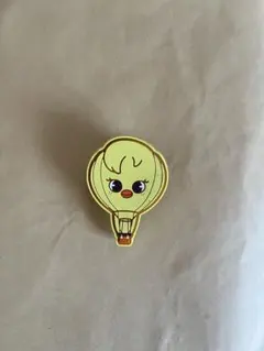 風船型イエローピンバッジ