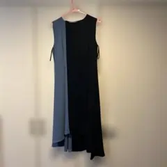 ノースリーブひざ丈ワンピース 黒と青　パーティードレス