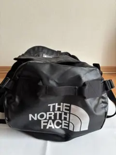 THE NORTH FACE ブラック ダッフルバッグ　Sサイズのサムネイル