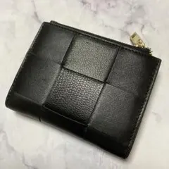 【新品未使用】羊革　２つ折り財布 イントレチャート黒(ファスナー金色) 高見え