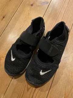 Nike ブラック メッシュサンダル