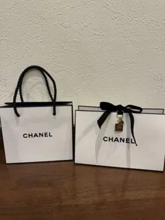CHANEL ショッパー　チャーム付きミニギフトボックス