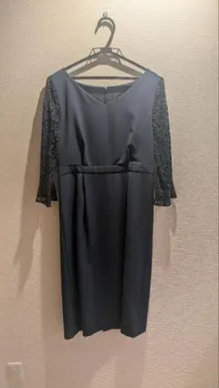 Ray BEAMS ネイビー レーススリーブVネックワンピース