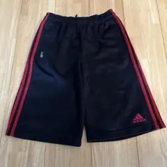 adidas ハーフパンツ 黒 赤 サイドポケット