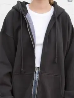 Brandy Melville（BM）ジップパーカー ブラックのサムネイル