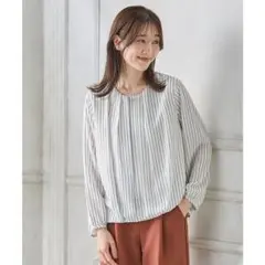 【グラシア】アクセ付裾タックブラウス Mサイズ