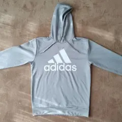 定価8,800円　adidas グレー フード付きパーカー
