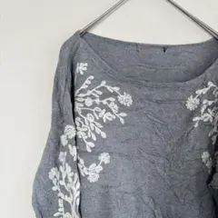 レディース グレー クルーネックニット ホワイト花柄刺繍【フリーサイズ】
