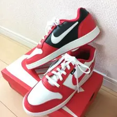 新品 NIKE スニーカー 赤 黒 未使用