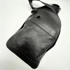 美品✨ コーチ ボディバッグ スリングバッグ シボ革 ブラック ロゴ 斜め掛け