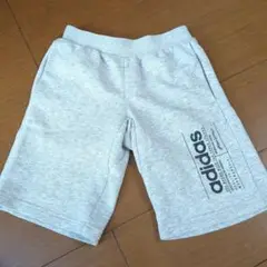adidas グレー 半ズボン 130サイズ