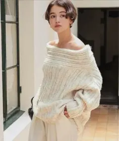 オフショルダールーズニット