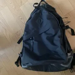 シンプルなブラックバックパック