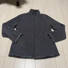 年末年始価格。ユニクロのダークグレーのボアムートンのリバーシブルジャケット