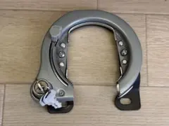 【お値下げ】自転車 Vブレーキ対応　U字ロック 鍵付き シルバーのサムネイル