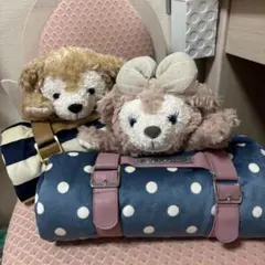 ディズニーシー　ダッフィー　シェリーメイ　ぬいぐるみ　ブランケット　膝掛け　新品 Amazon｜シェリーメイ ぬいぐるみ付きブランケット ひざかけ