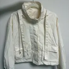アイボリー フード付き　マウンテンパーカー