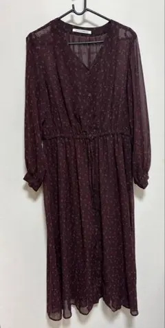 バーガンディ Vネック ワンピース