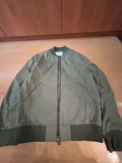 MA-1+灰色パーカー