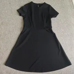 ブラック 半袖 Aライン ワンピース ひざ丈