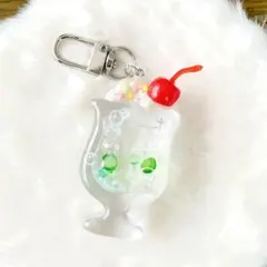 レジン メロンソーダ シャカシャカ シェイカーキーホルダー - メルカリ